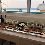 Hotell Golden Coast Beachfront 4*