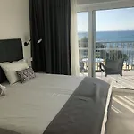 Hotell Golden Coast Beachfront 4*