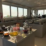 Golden Coast Beachfront 4*