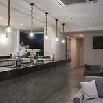 Hotell Golden Coast Beachfront 4*