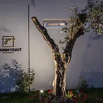Golden Coast Beachfront 4*