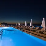 Golden Coast Beachfront Hotell 4*