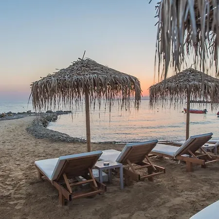 Golden Coast Beachfront מלון