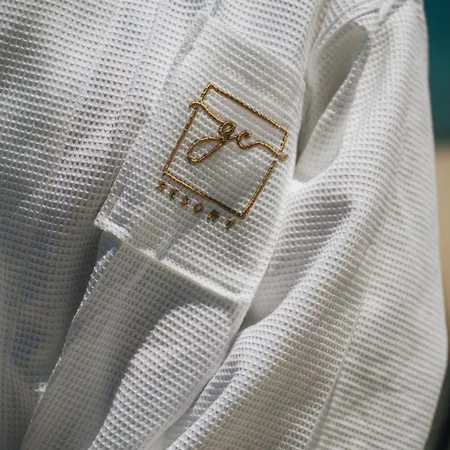 מלון Golden Coast Beachfront Kypseli