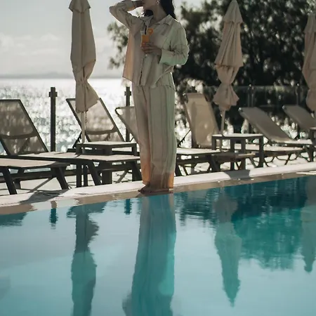 מלון Golden Coast Beachfront Kypseli