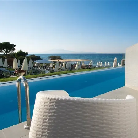 מלון Golden Coast Beachfront