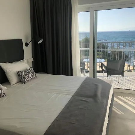 Отель Golden Coast 4*