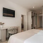 Golden Coast Beachfront 酒店 基普塞利