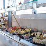Golden Coast Beachfront 4*
