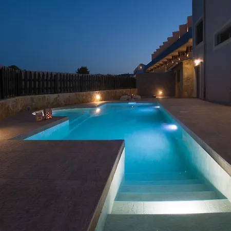 Ξενοδοχείο Golden Coast Beachfront 5*