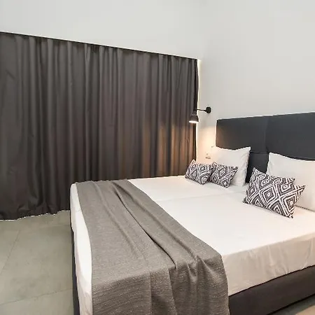 Golden Coast Beachfront Ξενοδοχείο 5*