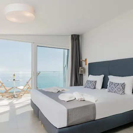 Hotel Golden Coast Beachfront 4*