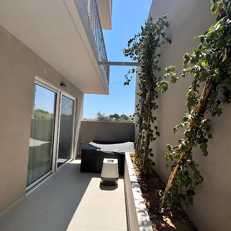 Golden Coast Beachfront 4*