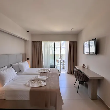 Golden Coast Beachfront Ξενοδοχείο 4*