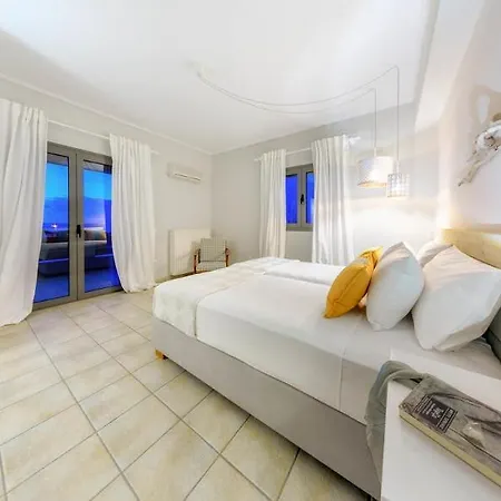 Golden Coast Beachfront فندق