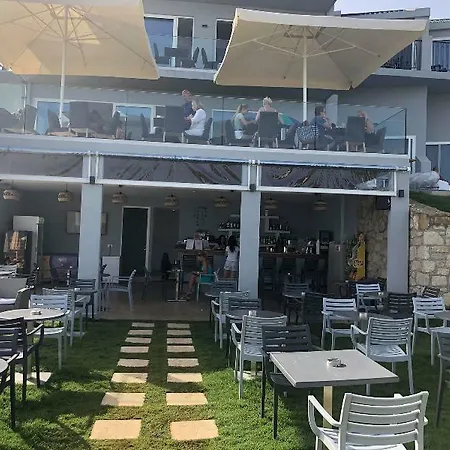 Golden Coast Beachfront فندق