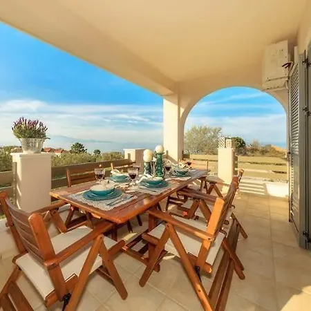 Golden Coast Beachfront Ξενοδοχείο