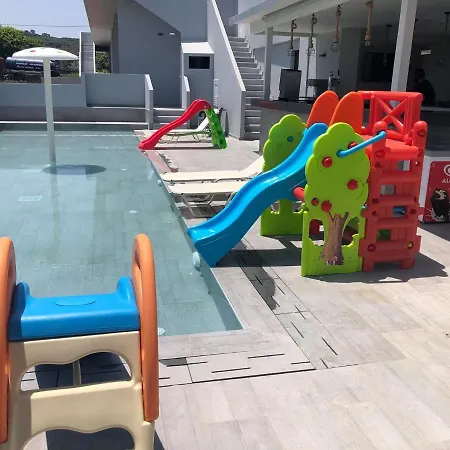 Golden Coast Beachfront 4*