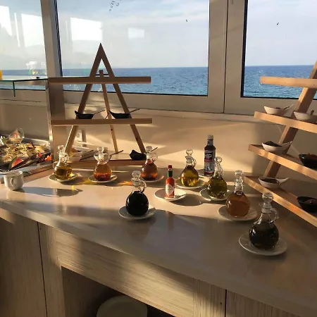 Golden Coast Beachfront Hotel 4*