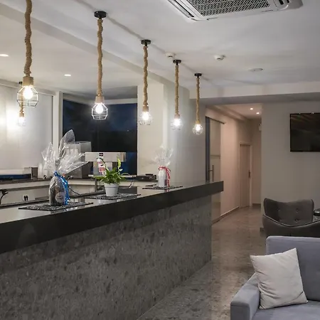Hotel Golden Coast Beachfront 4*