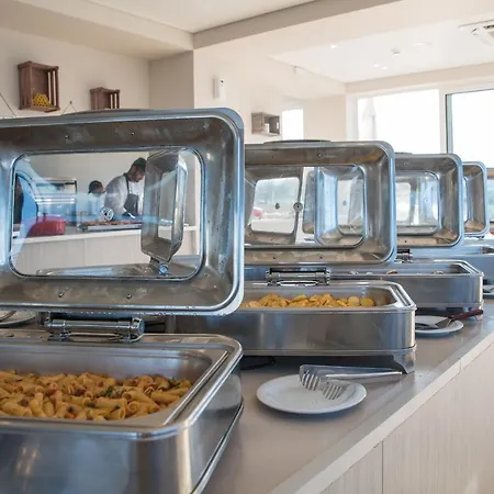 Golden Coast Beachfront 4*