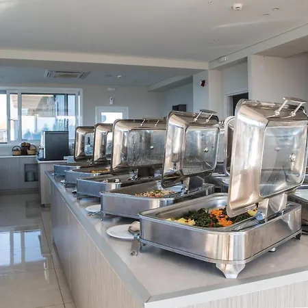 Golden Coast Beachfront 4*