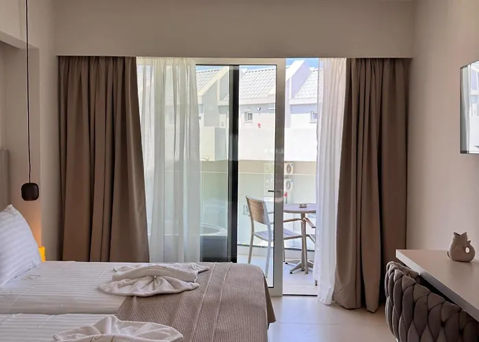 Golden Coast Beachfront Hotel Kypseli