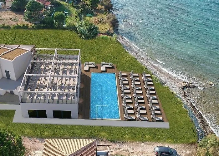 Golden Coast Beachfront 4*