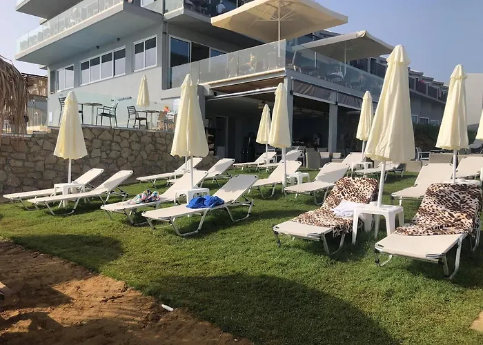 Golden Coast Beachfront 4*