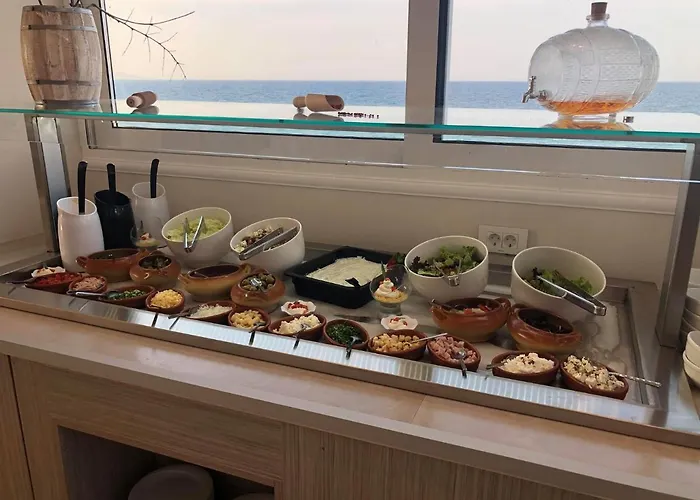Ξενοδοχείο Golden Coast Beachfront 4*