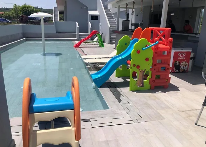 Golden Coast Beachfront 4*
