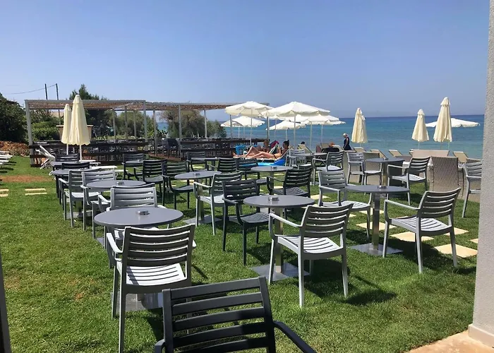 Ξενοδοχείο Golden Coast Beachfront 4*