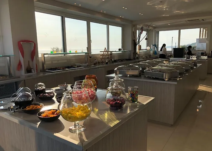 Golden Coast Beachfront 4*
