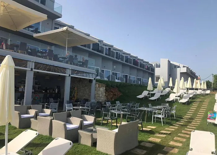 Golden Coast Beachfront Ξενοδοχείο 4*