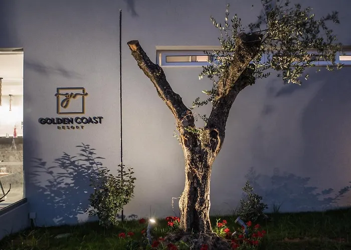 Golden Coast Beachfront 4*