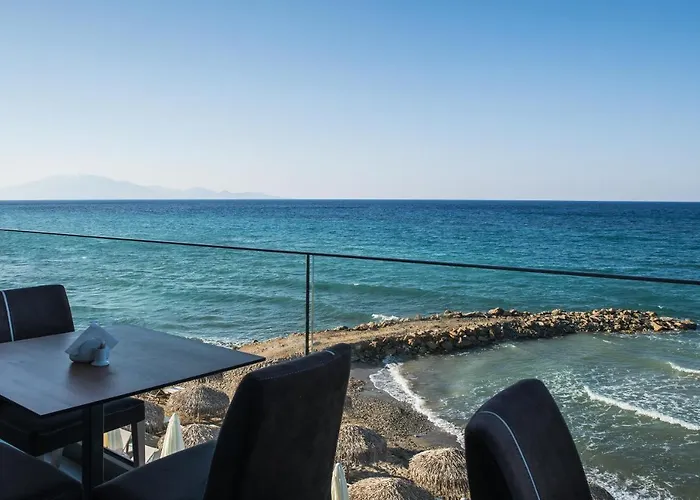 Golden Coast Beachfront Hotel Kypseli