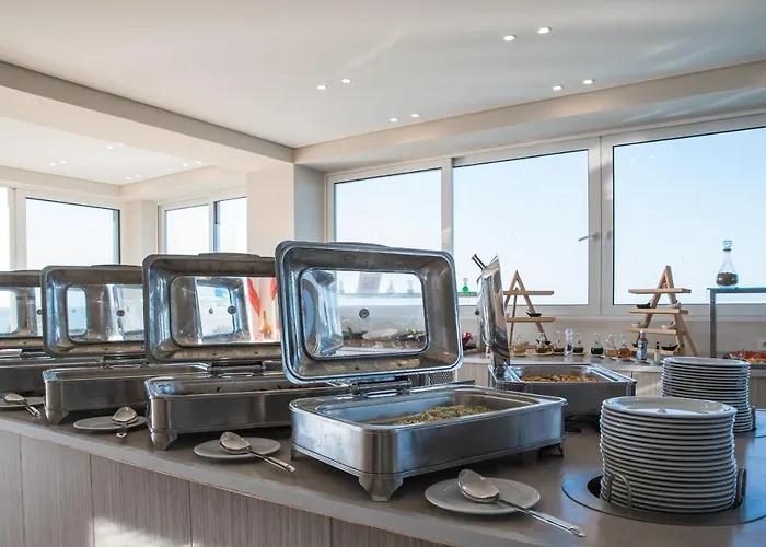 Hotel Golden Coast Beachfront 4*