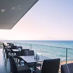 Golden Coast Beachfront Otel