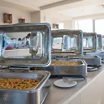 Golden Coast Beachfront 4*