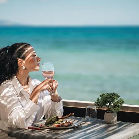 Otel Golden Coast Beachfront Kypseli