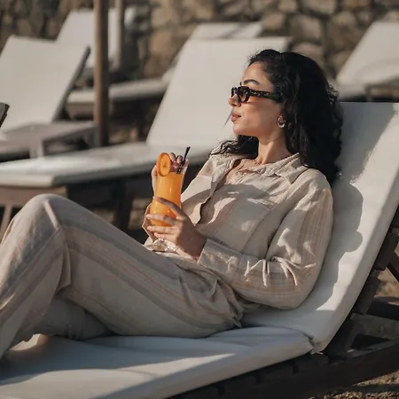 Golden Coast Beachfront 4*