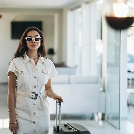 Golden Coast Beachfront Otel Kypseli