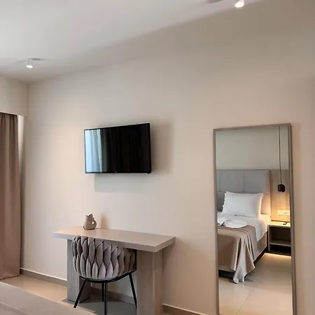 Golden Coast Beachfront Otel