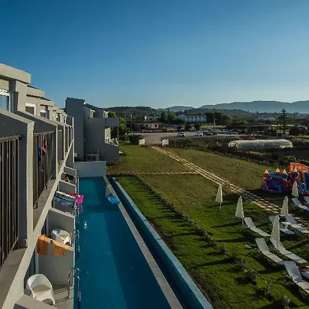 Hotel Golden Coast Beachfront 4*