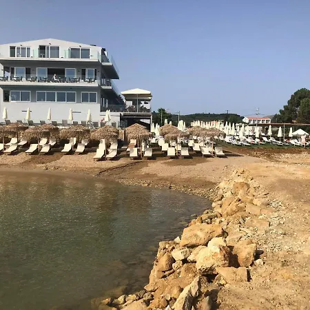 Golden Coast Beachfront Otel