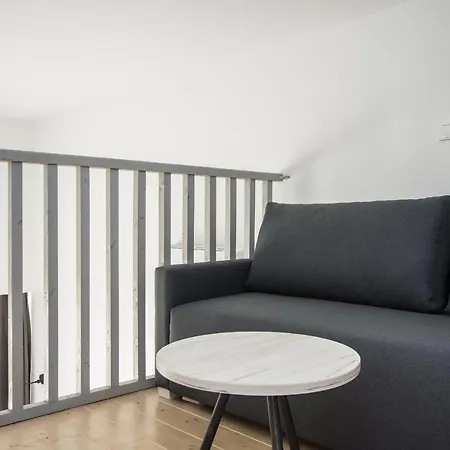 Golden Coast Beachfront Otel