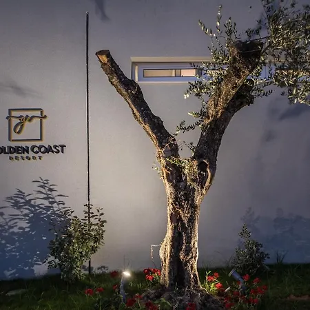 Golden Coast Beachfront 4*