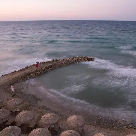 Otel Golden Coast Beachfront Kypseli