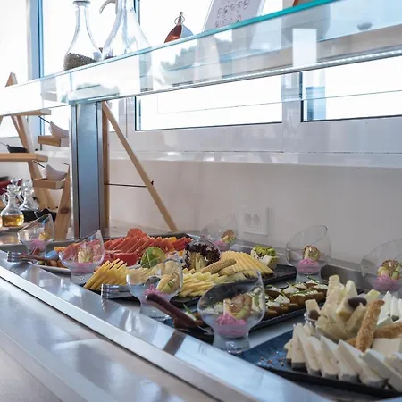 Golden Coast Beachfront 4*